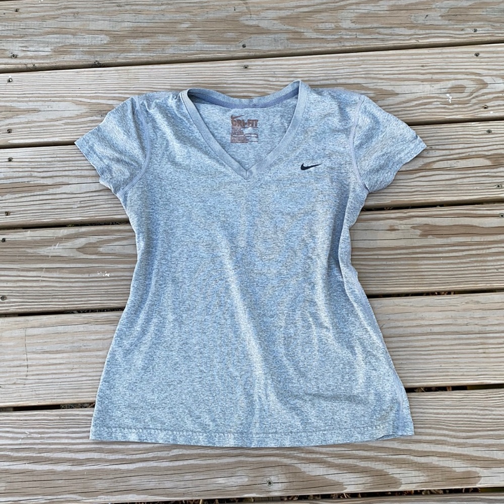Women’s gray Nike dry fit T-shirt